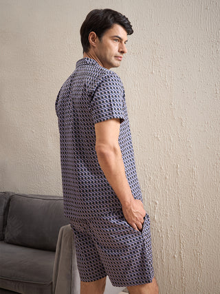 a men wearing dark grey gentlemen printed shorts set made of cotton modal aop