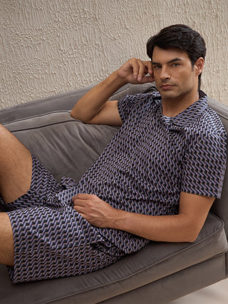 a men wearing a dark grey gentlemen printed shorts set made of cotton modal aop