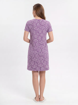 Women from behind wearing a purple short-sleeved dress with a white patterned print.