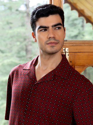Men's maroon patterned short-sleeve sleep shirt.